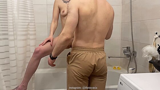 sex blowjob in shower