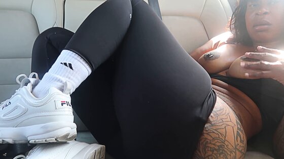 hot black girl ebony squirt in the car porn videos