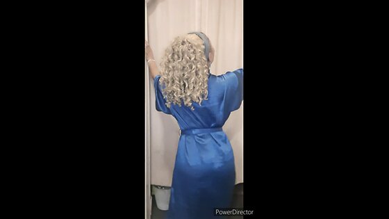 riding ebony stripper twerks on the dildo
