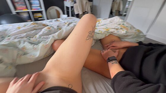 moaning lesbian cumshot