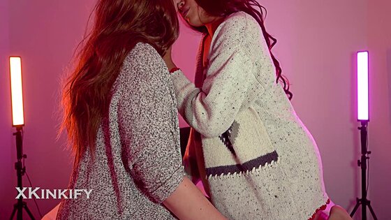 lesbian scissoring lesbians clitories tribbing