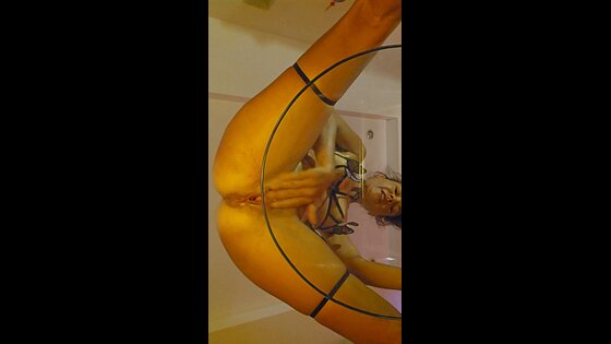 long legs orgasm selfie