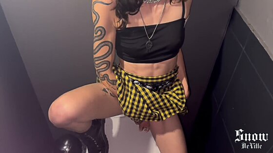 goth girl pussy licking in bar toilet