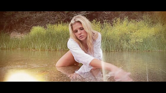 outdoors teen striptease pussy rub